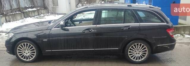 Черный Мерседес Ц-Класс, объемом двигателя 2.15 л и пробегом 207 тыс. км за 8750 $, фото 1 на Automoto.ua