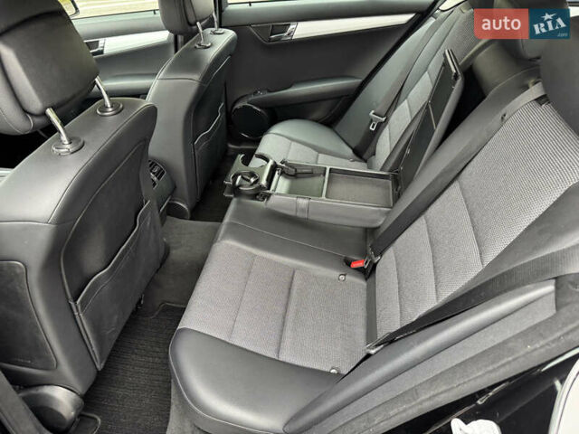 Черный Мерседес Ц-Класс, объемом двигателя 1.8 л и пробегом 201 тыс. км за 10999 $, фото 26 на Automoto.ua