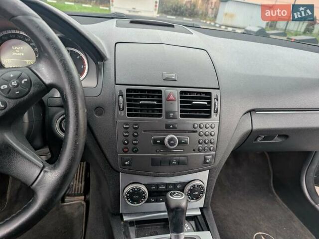 Черный Мерседес Ц-Класс, объемом двигателя 2.14 л и пробегом 395 тыс. км за 8300 $, фото 13 на Automoto.ua