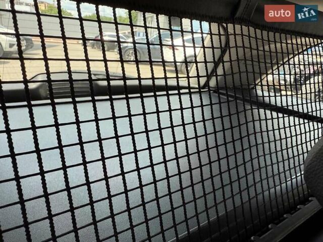 Черный Мерседес Ц-Класс, объемом двигателя 2.2 л и пробегом 322 тыс. км за 9990 $, фото 14 на Automoto.ua