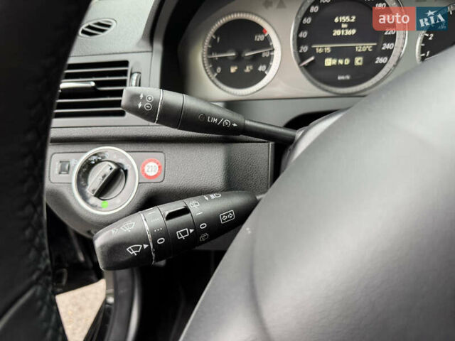 Черный Мерседес Ц-Класс, объемом двигателя 1.8 л и пробегом 201 тыс. км за 10999 $, фото 18 на Automoto.ua