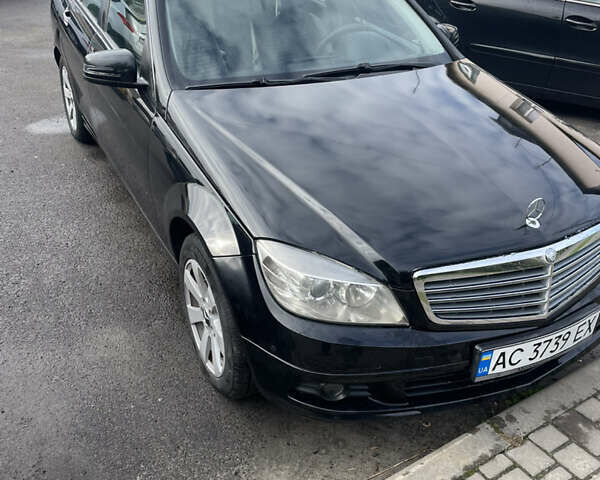 Черный Мерседес Ц-Класс, объемом двигателя 2.1 л и пробегом 294 тыс. км за 9300 $, фото 1 на Automoto.ua