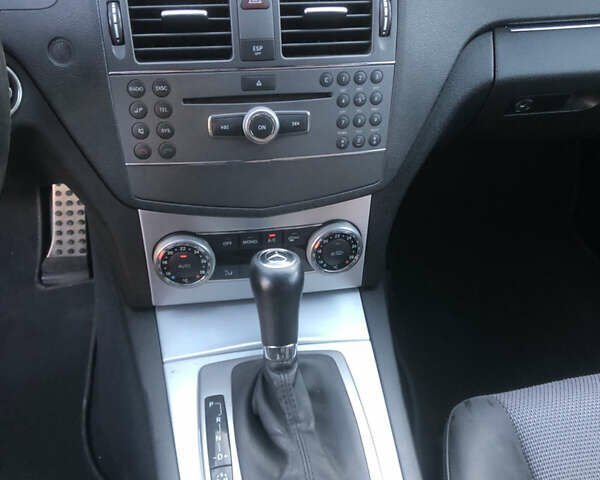 Черный Мерседес Ц-Класс, объемом двигателя 1.6 л и пробегом 280 тыс. км за 9999 $, фото 19 на Automoto.ua