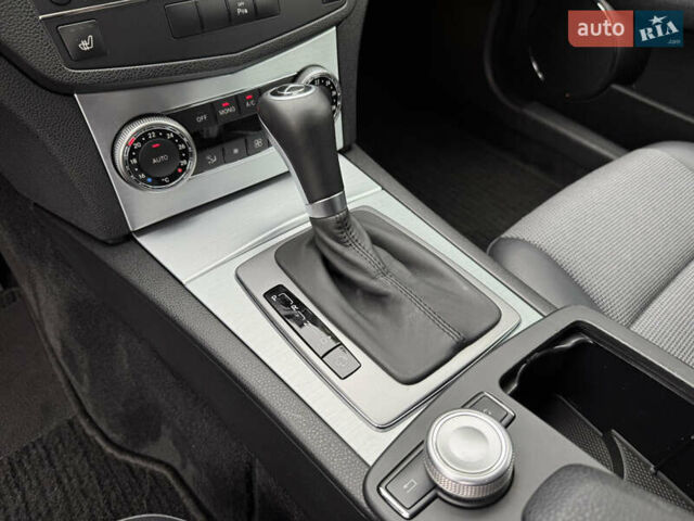 Черный Мерседес Ц-Класс, объемом двигателя 1.8 л и пробегом 201 тыс. км за 10999 $, фото 21 на Automoto.ua