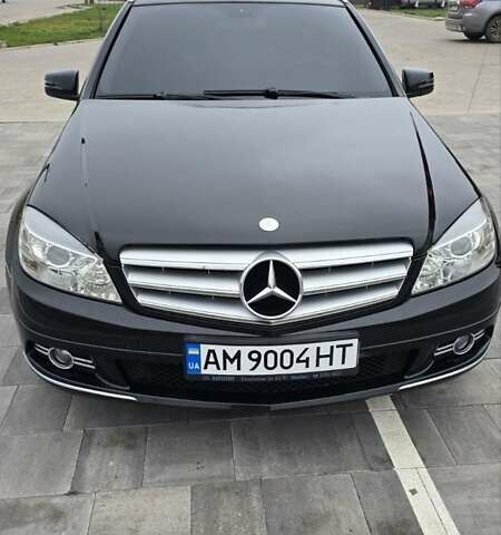 Черный Мерседес Ц-Класс, объемом двигателя 2.2 л и пробегом 296 тыс. км за 8100 $, фото 1 на Automoto.ua