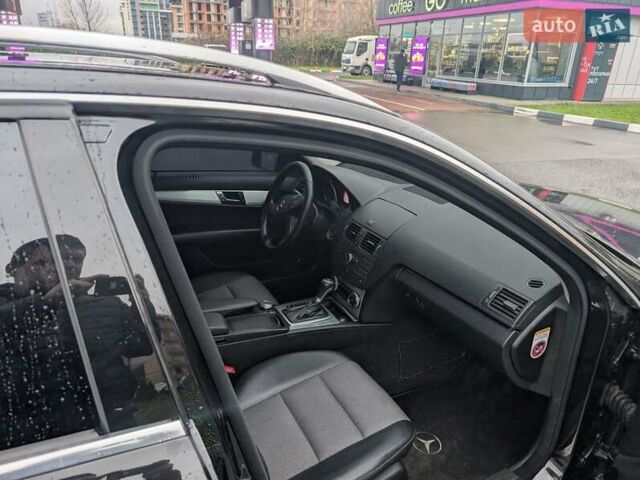 Черный Мерседес Ц-Класс, объемом двигателя 2.14 л и пробегом 395 тыс. км за 8300 $, фото 2 на Automoto.ua