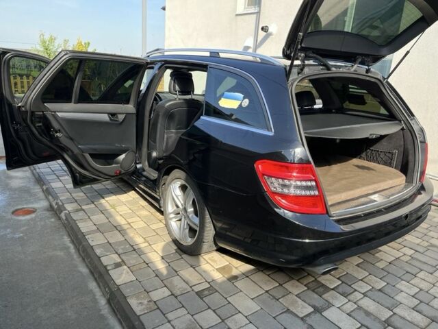 Чорний Мерседес Ц-Клас, об'ємом двигуна 2.1 л та пробігом 302 тис. км за 10000 $, фото 4 на Automoto.ua