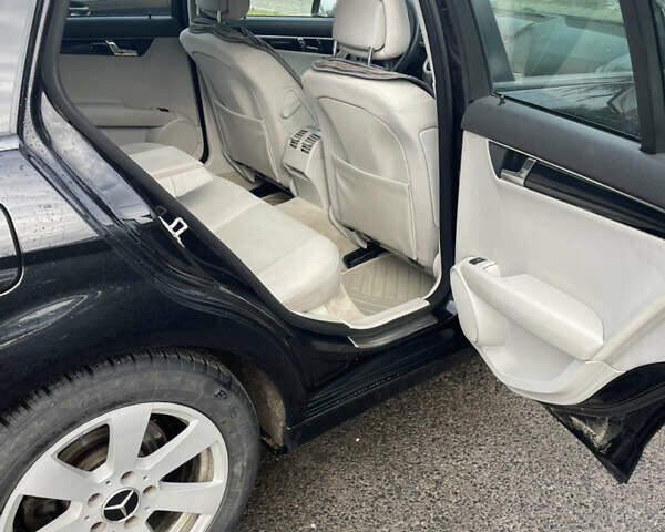 Черный Мерседес Ц-Класс, объемом двигателя 2.1 л и пробегом 294 тыс. км за 9300 $, фото 5 на Automoto.ua