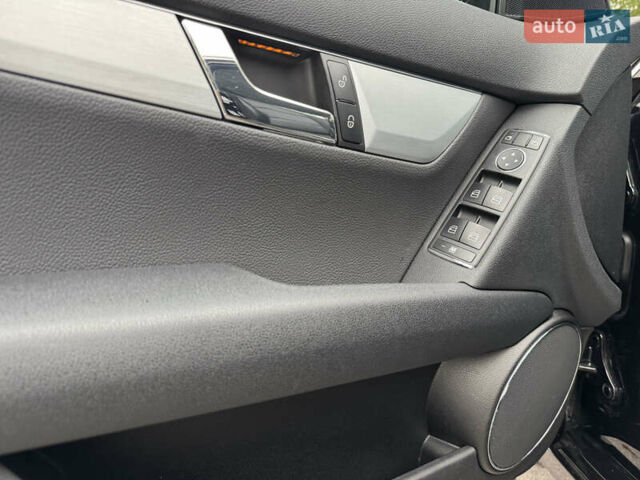 Черный Мерседес Ц-Класс, объемом двигателя 1.8 л и пробегом 201 тыс. км за 10999 $, фото 15 на Automoto.ua