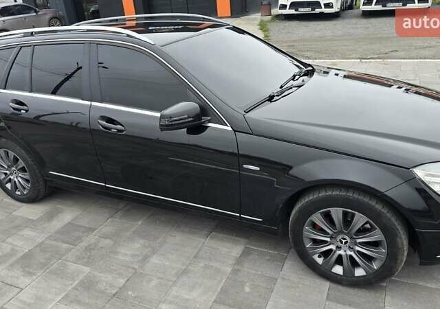 Черный Мерседес Ц-Класс, объемом двигателя 2.2 л и пробегом 296 тыс. км за 8100 $, фото 2 на Automoto.ua