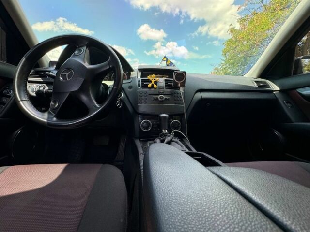 Чорний Мерседес Ц-Клас, об'ємом двигуна 2.1 л та пробігом 280 тис. км за 8600 $, фото 7 на Automoto.ua