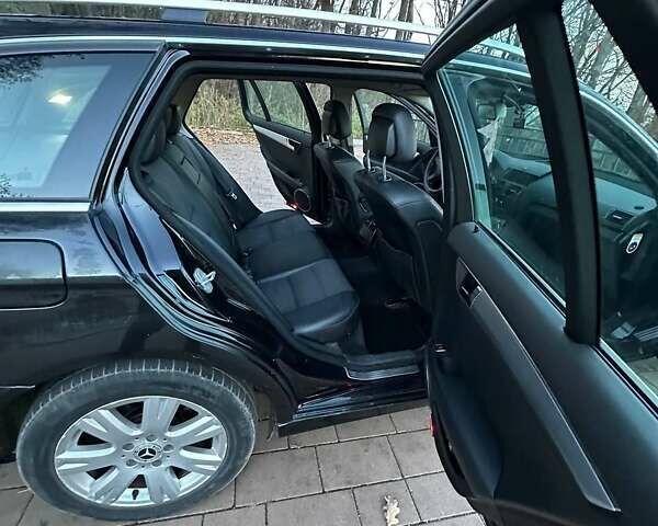Чорний Мерседес Ц-Клас, об'ємом двигуна 2.15 л та пробігом 370 тис. км за 8000 $, фото 6 на Automoto.ua