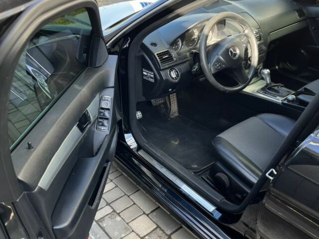 Чорний Мерседес Ц-Клас, об'ємом двигуна 2.1 л та пробігом 302 тис. км за 10000 $, фото 6 на Automoto.ua