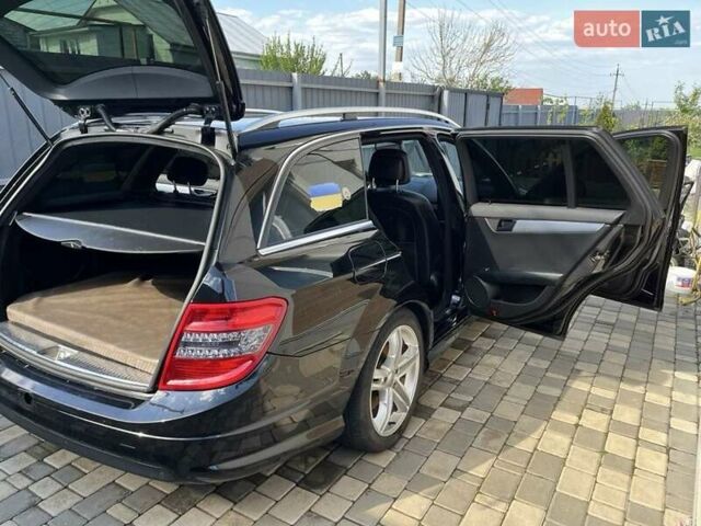 Черный Мерседес Ц-Класс, объемом двигателя 2.1 л и пробегом 302 тыс. км за 10000 $, фото 2 на Automoto.ua