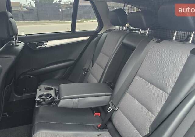 Черный Мерседес Ц-Класс, объемом двигателя 2.2 л и пробегом 296 тыс. км за 8100 $, фото 5 на Automoto.ua