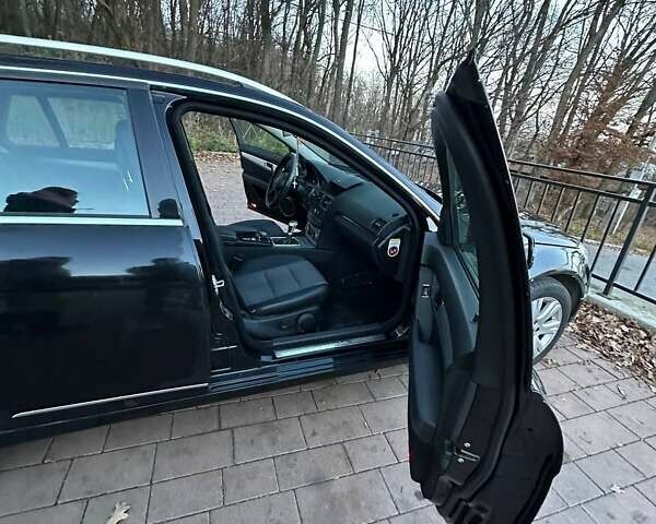 Чорний Мерседес Ц-Клас, об'ємом двигуна 2.15 л та пробігом 370 тис. км за 8000 $, фото 5 на Automoto.ua