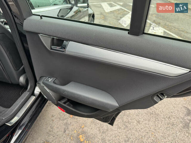 Черный Мерседес Ц-Класс, объемом двигателя 1.8 л и пробегом 201 тыс. км за 10999 $, фото 27 на Automoto.ua