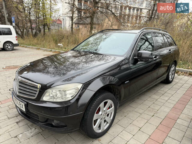 Черный Мерседес Ц-Класс, объемом двигателя 2.2 л и пробегом 326 тыс. км за 3699 $, фото 1 на Automoto.ua