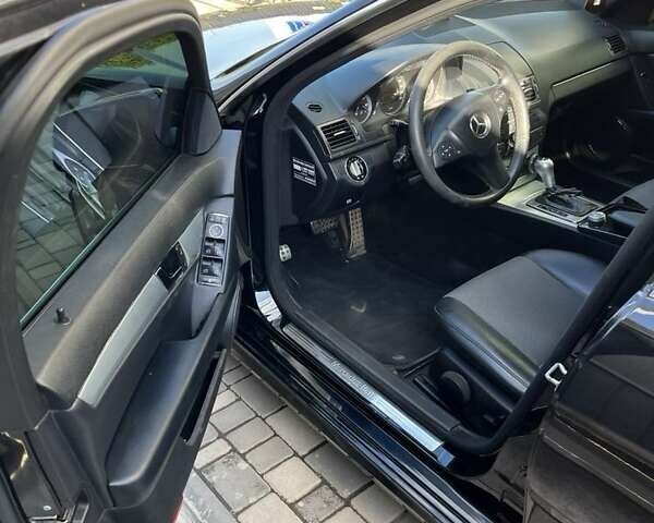 Черный Мерседес Ц-Класс, объемом двигателя 2.1 л и пробегом 302 тыс. км за 10000 $, фото 5 на Automoto.ua