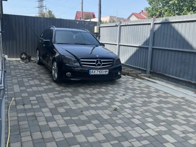 Чорний Мерседес Ц-Клас, об'ємом двигуна 2.1 л та пробігом 302 тис. км за 10000 $, фото 1 на Automoto.ua