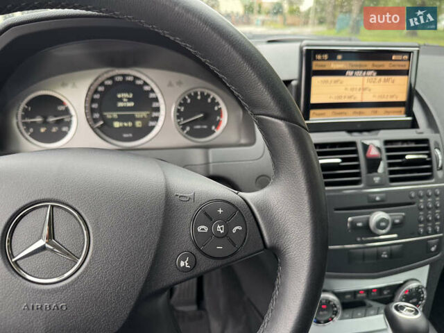 Черный Мерседес Ц-Класс, объемом двигателя 1.8 л и пробегом 201 тыс. км за 10999 $, фото 19 на Automoto.ua