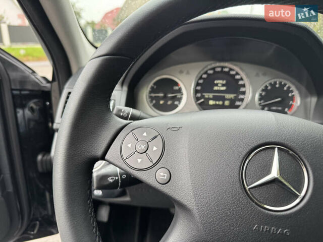 Черный Мерседес Ц-Класс, объемом двигателя 1.8 л и пробегом 201 тыс. км за 10999 $, фото 20 на Automoto.ua