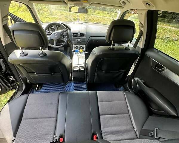 Черный Мерседес Ц-Класс, объемом двигателя 2.2 л и пробегом 329 тыс. км за 10500 $, фото 20 на Automoto.ua