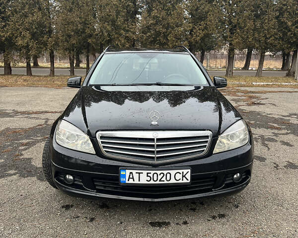 Черный Мерседес Ц-Класс, объемом двигателя 2.14 л и пробегом 320 тыс. км за 10500 $, фото 2 на Automoto.ua