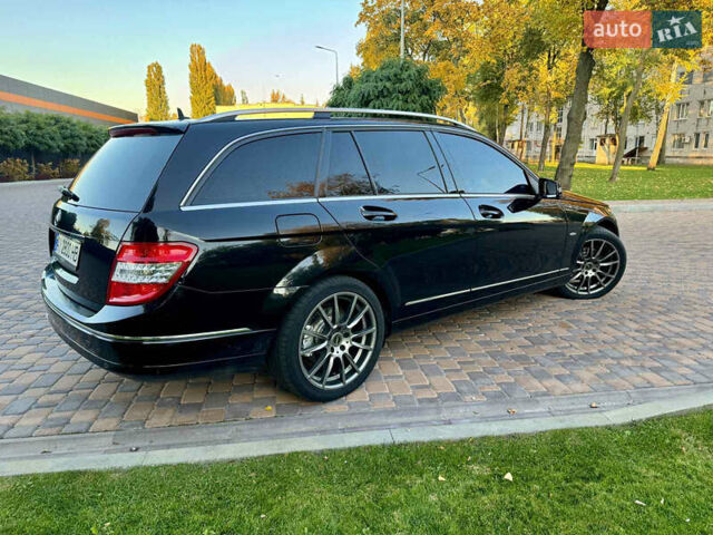 Чорний Мерседес Ц-Клас, об'ємом двигуна 2.2 л та пробігом 295 тис. км за 10200 $, фото 3 на Automoto.ua