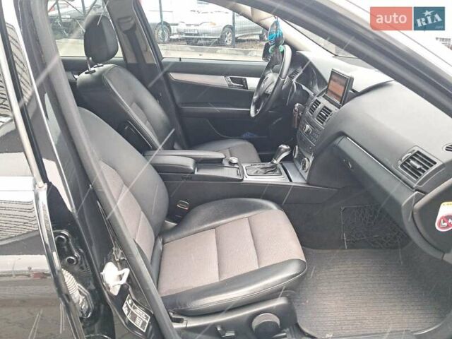 Чорний Мерседес Ц-Клас, об'ємом двигуна 2.2 л та пробігом 364 тис. км за 8400 $, фото 54 на Automoto.ua