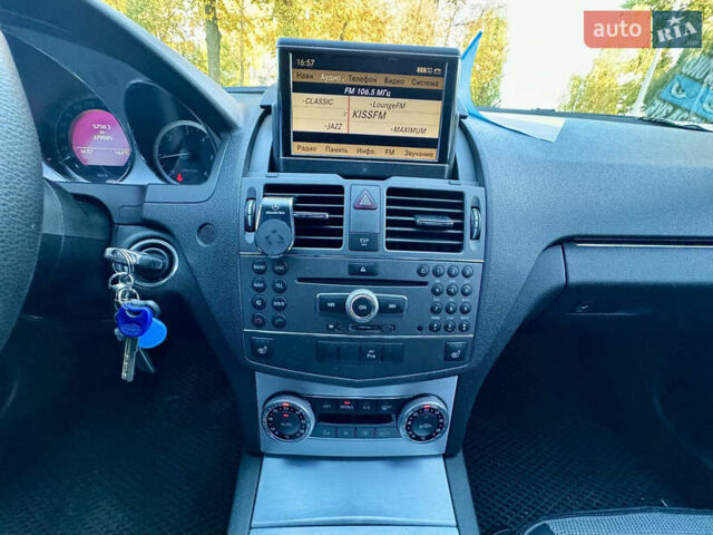 Чорний Мерседес Ц-Клас, об'ємом двигуна 2.2 л та пробігом 295 тис. км за 10200 $, фото 5 на Automoto.ua