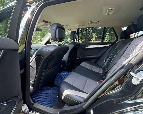 Черный Мерседес Ц-Класс, объемом двигателя 2.2 л и пробегом 329 тыс. км за 10500 $, фото 19 на Automoto.ua