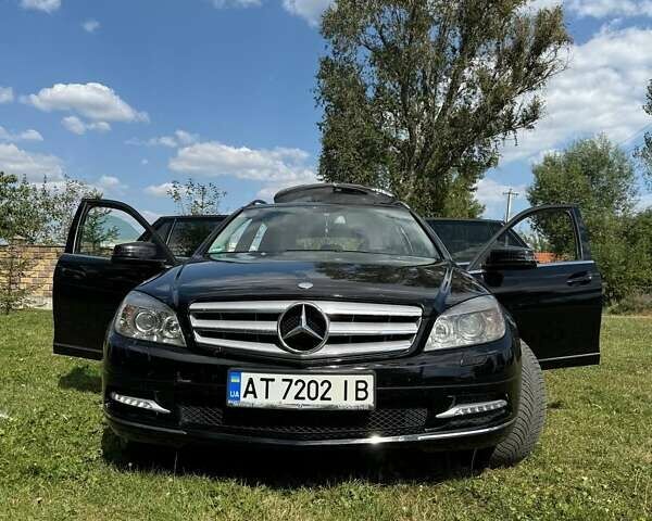 Черный Мерседес Ц-Класс, объемом двигателя 2.2 л и пробегом 329 тыс. км за 10500 $, фото 3 на Automoto.ua