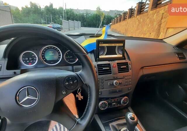 Черный Мерседес Ц-Класс, объемом двигателя 2.14 л и пробегом 285 тыс. км за 10500 $, фото 10 на Automoto.ua