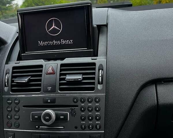 Черный Мерседес Ц-Класс, объемом двигателя 2.14 л и пробегом 260 тыс. км за 10700 $, фото 7 на Automoto.ua