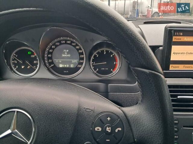 Чорний Мерседес Ц-Клас, об'ємом двигуна 2.2 л та пробігом 364 тис. км за 8400 $, фото 64 на Automoto.ua