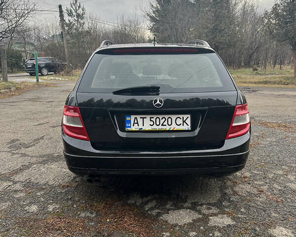 Черный Мерседес Ц-Класс, объемом двигателя 2.14 л и пробегом 320 тыс. км за 10500 $, фото 6 на Automoto.ua