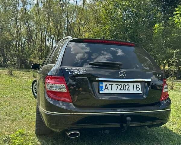 Черный Мерседес Ц-Класс, объемом двигателя 2.2 л и пробегом 329 тыс. км за 10500 $, фото 17 на Automoto.ua