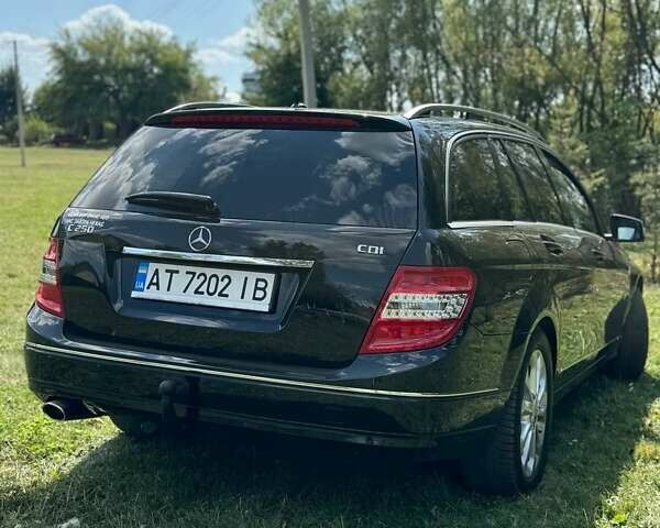 Черный Мерседес Ц-Класс, объемом двигателя 2.2 л и пробегом 329 тыс. км за 10500 $, фото 13 на Automoto.ua