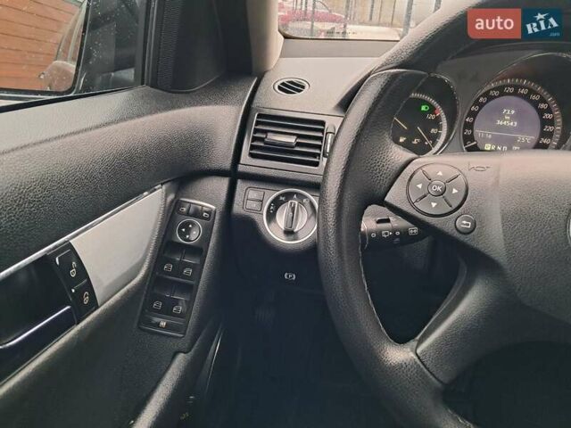 Чорний Мерседес Ц-Клас, об'ємом двигуна 2.2 л та пробігом 364 тис. км за 8400 $, фото 65 на Automoto.ua