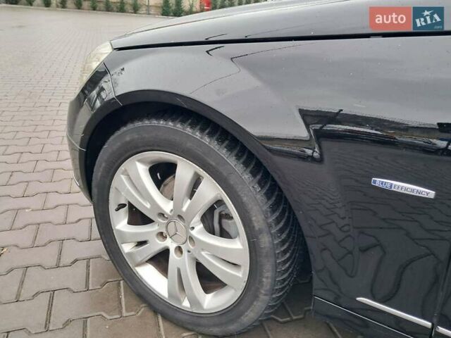 Чорний Мерседес Ц-Клас, об'ємом двигуна 2.2 л та пробігом 364 тис. км за 8400 $, фото 32 на Automoto.ua