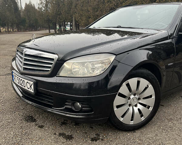 Черный Мерседес Ц-Класс, объемом двигателя 2.14 л и пробегом 320 тыс. км за 10500 $, фото 9 на Automoto.ua