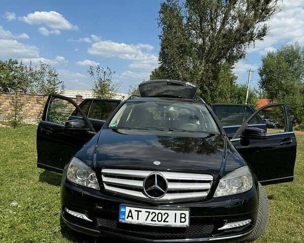 Черный Мерседес Ц-Класс, объемом двигателя 2.2 л и пробегом 329 тыс. км за 10500 $, фото 6 на Automoto.ua