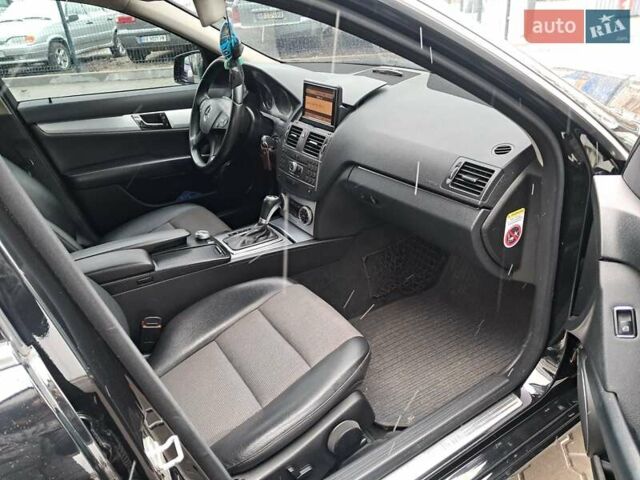 Чорний Мерседес Ц-Клас, об'ємом двигуна 2.2 л та пробігом 364 тис. км за 8400 $, фото 51 на Automoto.ua