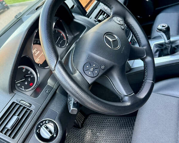 Чорний Мерседес Ц-Клас, об'ємом двигуна 2.2 л та пробігом 295 тис. км за 10200 $, фото 6 на Automoto.ua