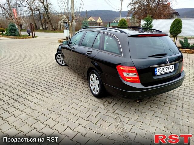 Черный Мерседес Ц-Класс, объемом двигателя 2.1 л и пробегом 305 тыс. км за 8800 $, фото 6 на Automoto.ua