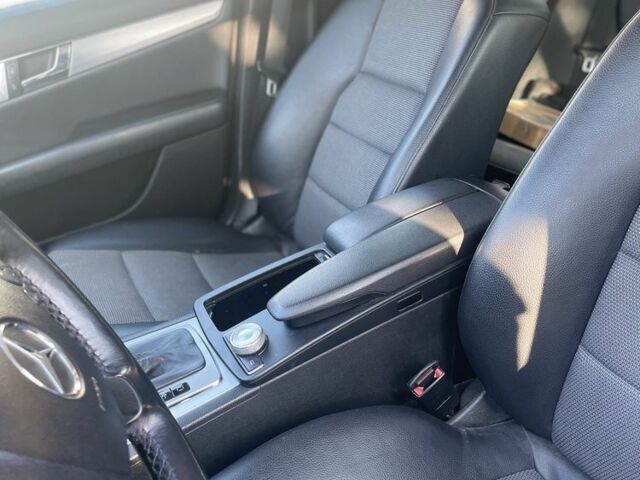 Черный Мерседес Ц-Класс, объемом двигателя 2.1 л и пробегом 285 тыс. км за 7700 $, фото 13 на Automoto.ua