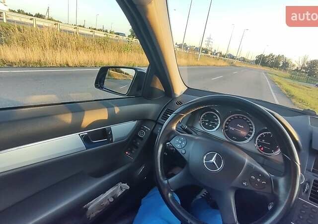 Чорний Мерседес Ц-Клас, об'ємом двигуна 2.1 л та пробігом 215 тис. км за 8500 $, фото 29 на Automoto.ua