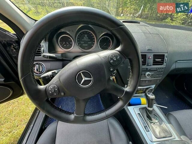 Черный Мерседес Ц-Класс, объемом двигателя 2.2 л и пробегом 329 тыс. км за 10500 $, фото 23 на Automoto.ua