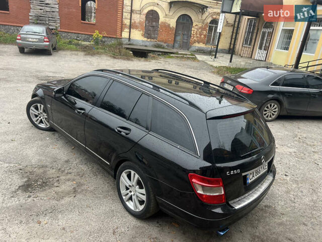 Чорний Мерседес Ц-Клас, об'ємом двигуна 2.14 л та пробігом 210 тис. км за 9700 $, фото 6 на Automoto.ua